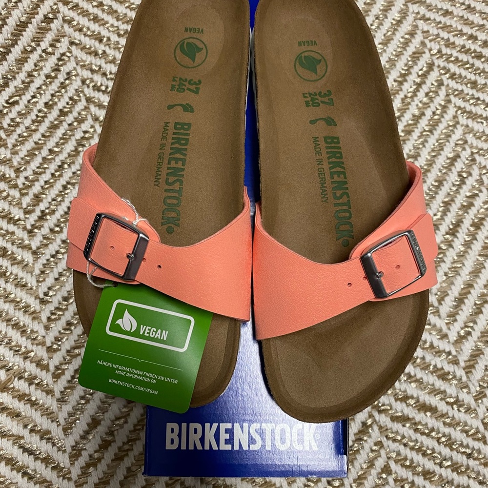 Brand NEW in box! Gorgeous brushed Flamingo size 37 narrow Birkenstock